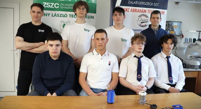 Az űripar kapujában! Saját műholdat fejlesztettek a középdöntőbe jutott zalai középiskolások (galéria)