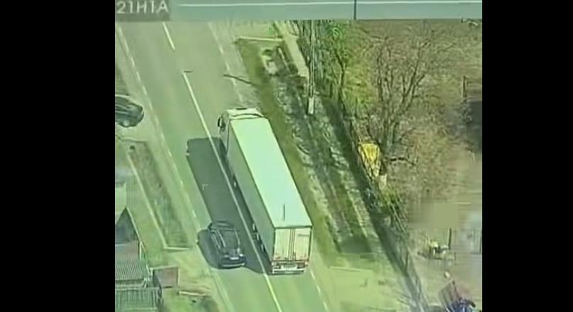 Helikopterről filmezték, ahogy sorozatosan megszegi a közlekedési szabályokat (VIDEÓ)