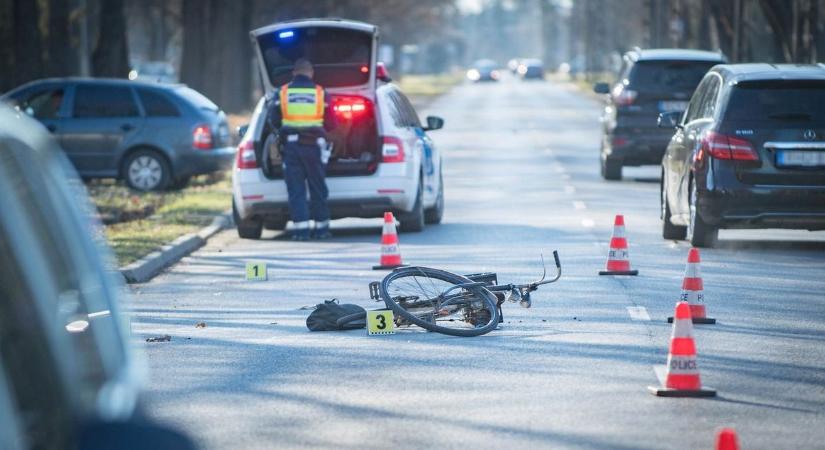 Rendőrök és mentők a Pécs Pláza környékén: súlyos sérülés miatt érkeztek