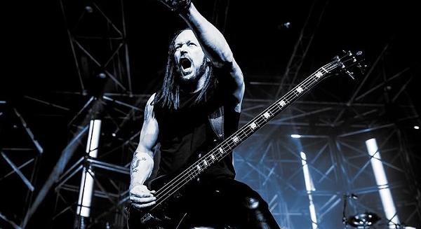 Egy éve józan életet él John Moyer, a Disturbed basszusgitárosa