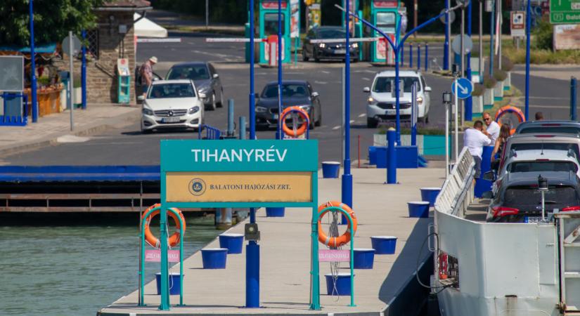 Balatoni komp menetrend 2026 tavaszán és nyarán: a Tihany - Szántód komp indulás és jegyárak