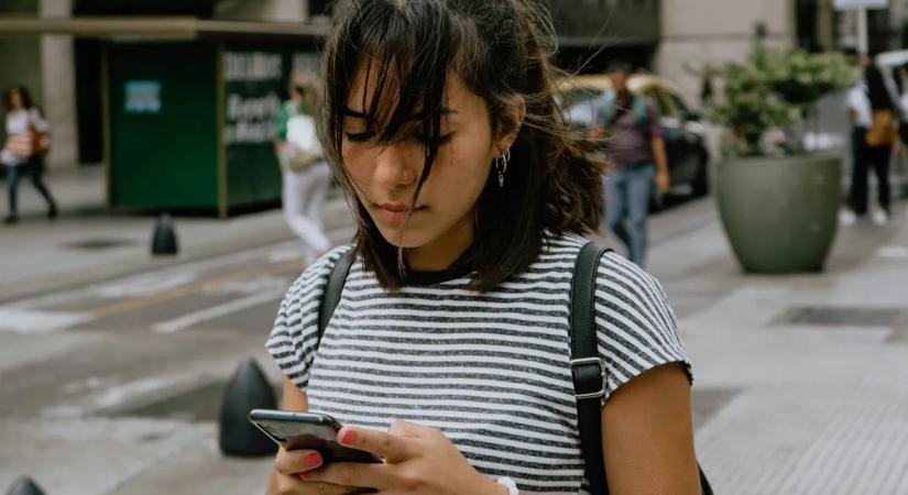 Tovább terjed a közel kivédhetetlen mobilhekkelés