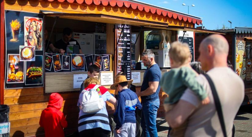 Szekszárdi Majális: Bőséges étel- és italkínálat fogadta a látogatókat – mutatjuk az árakat