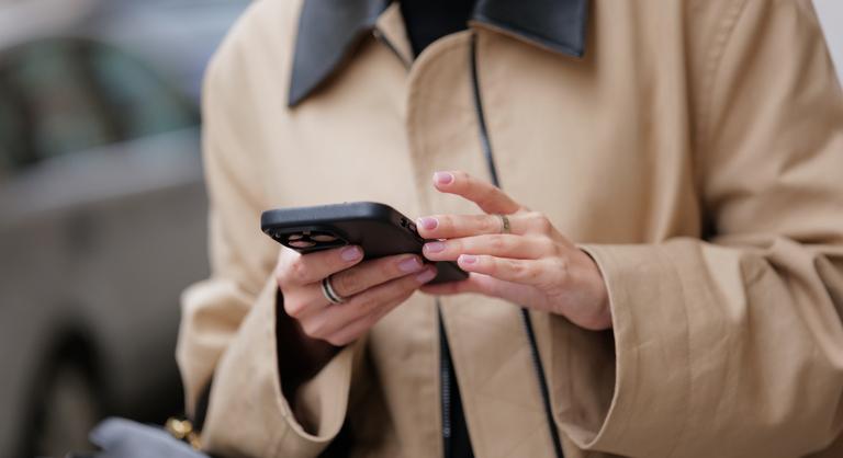 „Ha ember lenne, gyilkossággal vádolnánk” – egyre több erőszakos cselekményhez asszisztálnak chatbotok