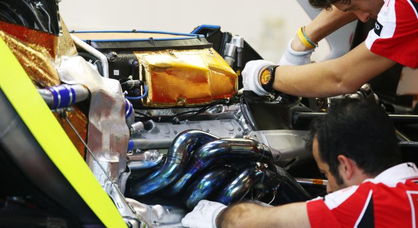 Bejelentették, visszatérnek a V8-as motorok az F1-be