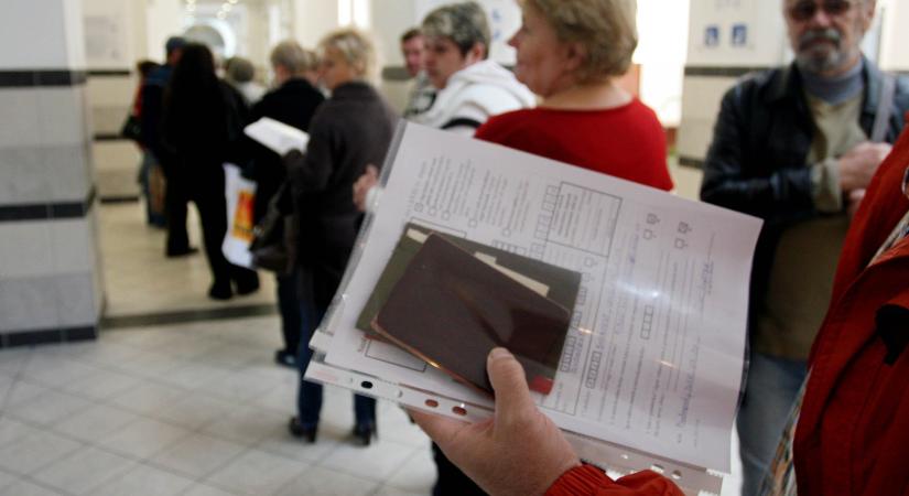 Százezrek körül szorul a hurok: kártya híján nincs ingyenes orvosi ellátás, marad a behajtás