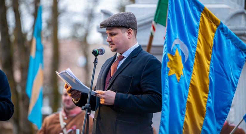 Dabis Attila: Ne láncoljuk egy bukott miniszterelnökhöz a székely autonómiát!