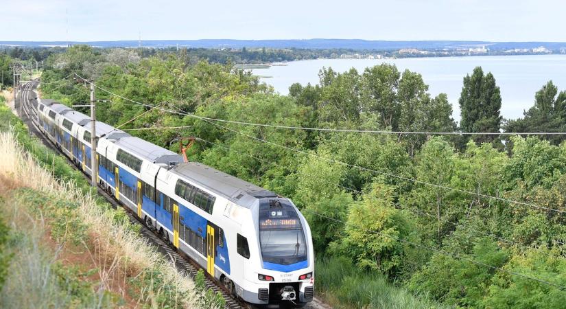 Nyúljon jól a zsebébe, ha menüt enne a balatoni vonaton! Nyilvános a MÁV étkezőkocsik idei étlapja