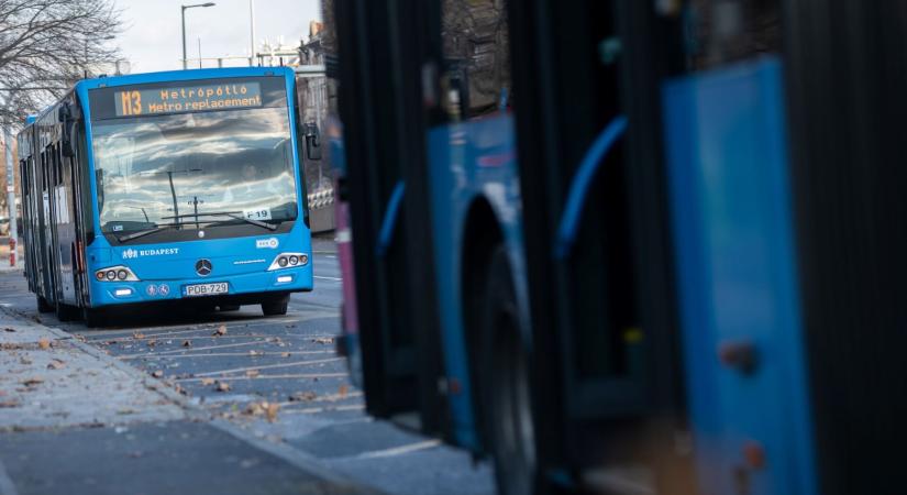 Halálra gázolta az idős asszonyt a 98-as busz a Köki végállomáson