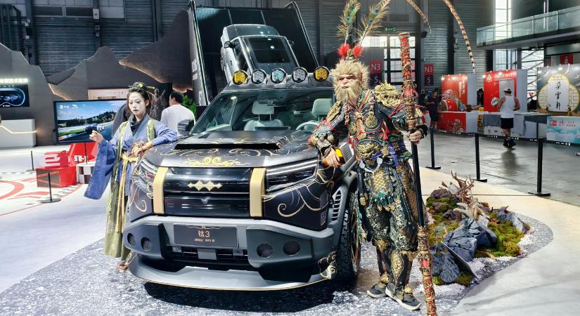 Amikor a Peugeot és a Mitsubishi nagyon mellélőtt a névválasztással – de mit tehetnek a furcsa nevű kínai cégek?