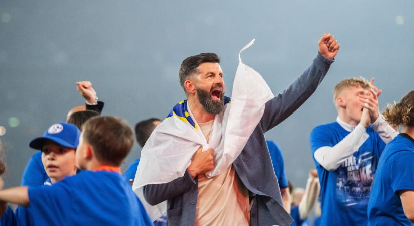 A Schalke feljutásával automatikusan hosszabbítottak a vezetőedzővel is – HIVATALOS