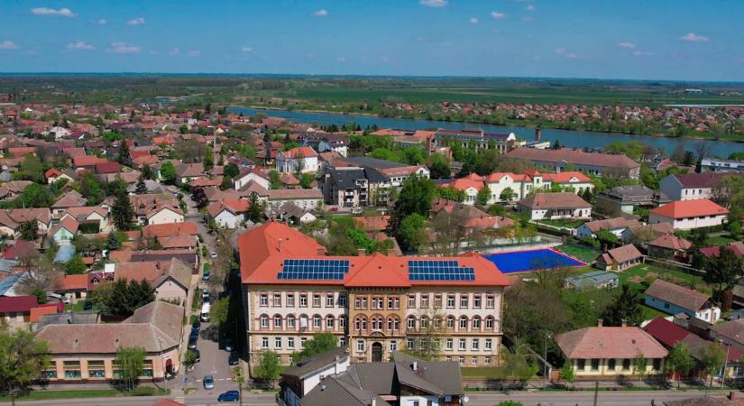 Már csak egyetlen aláírás hiányzik – az új miniszter kezében a mezőtúri gimnázium sorsa