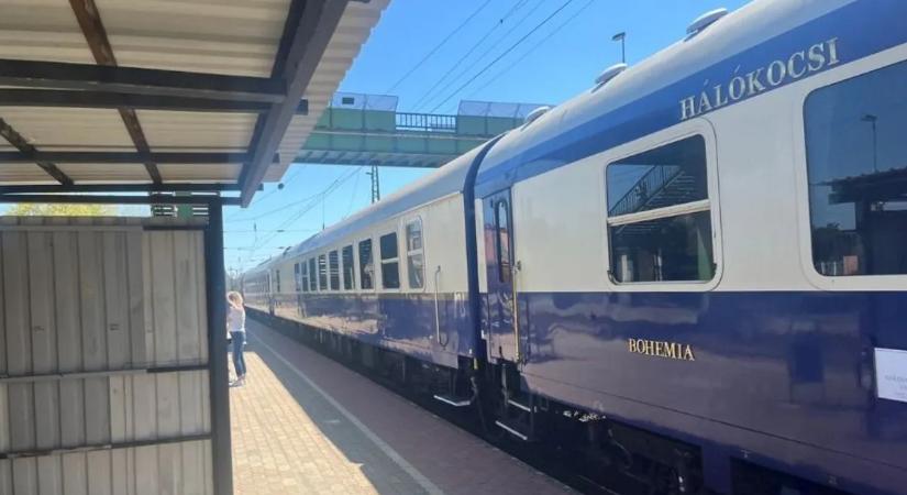 A Grand Alpine Express luxusvonat haladt át Magyarországon – videó