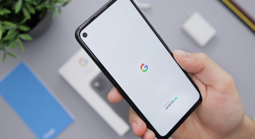 Őrjöngenek az Androidosok: brutálisan zabálja az akkumulátort a Google frissítése