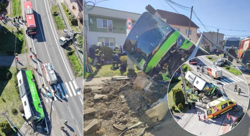 Brutális buszbaleset Dobronyán: magyarok is utaztak a felborult kirándulóbuszon - hátborzongató videó