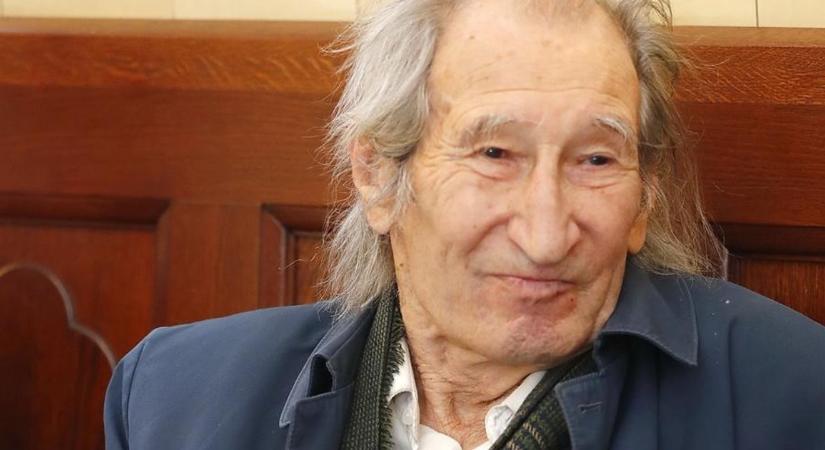 Megnéztük, hogy néz most ki Szilágyi István és feleségének a sírja, és alig hittünk a szemünknek - fotó