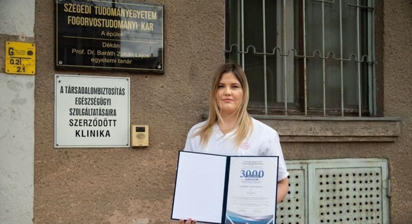 Több mint ezer emberen segített: kitüntették a szegedi egyetemistát