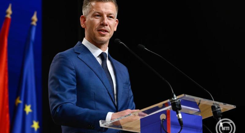Magyar Péter beszédet mond az Akadémia közgyűlésén, miután Orbán hat éven át nem fogadta az MTA elnökét