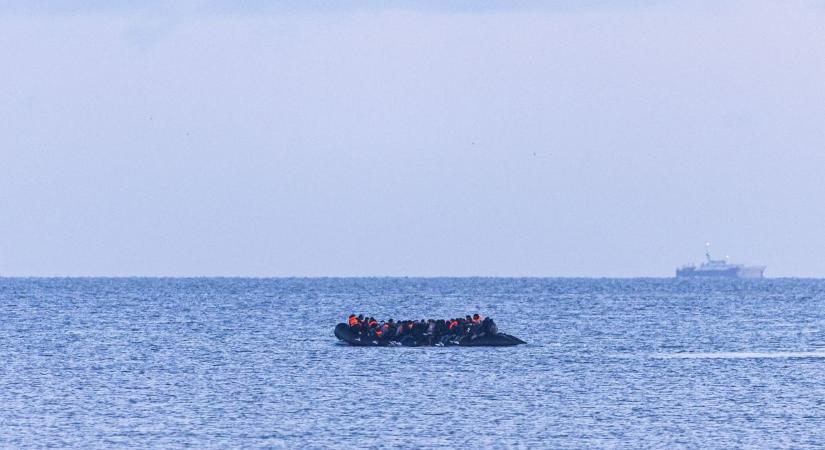 Migránsokat szállító csónak futott zátonyra Franciaországnál, ketten életüket vesztették