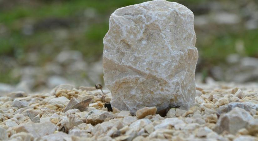 Azbesztszennyezés: megszólalt a győri polgármester, ez a helyzet a város útjaival