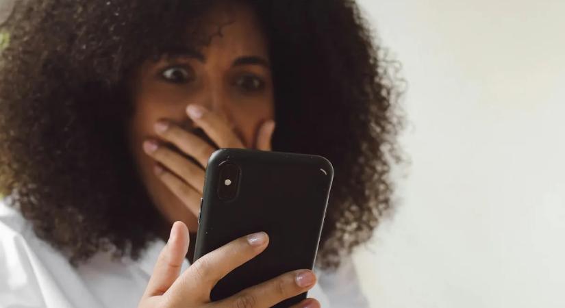 Ezek a jelek árulkodhatnak arról, hogy valaki belenézett a telefonunkba
