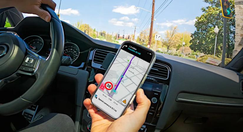 Tévedtek a szakértők a vezetés közbeni mobilozással kapcsolatban