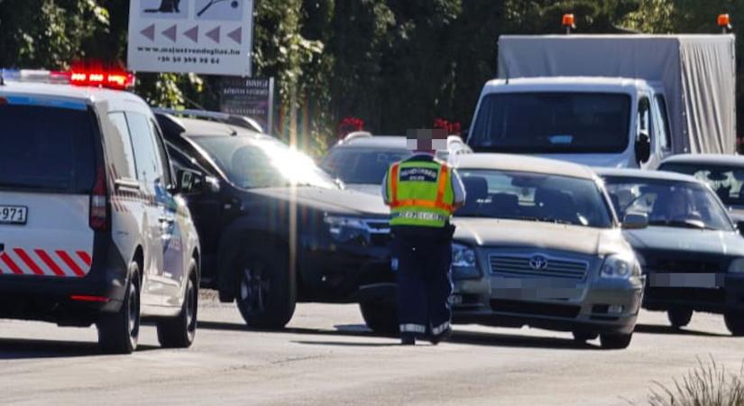 Autósok figyelem: baleset történt Vas vármegyében, csak a fél útpálya járható a helyszínen - fotók