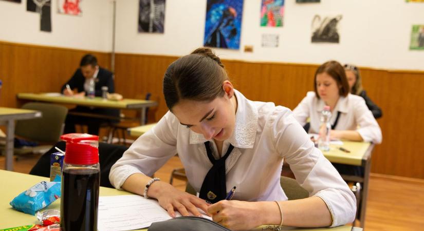 Kezdődik az érettségi! Menetrend, ponthatárok és tippek: minden, amit tudni kell egy helyen