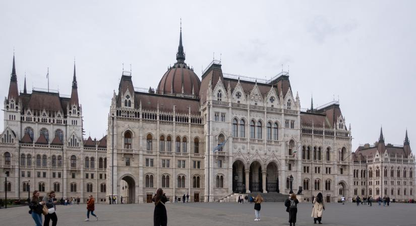 Magyar Péter elárulta, miből finanszírozzák a Kossuth téri eseményüket