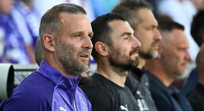 „Nagyon sz.rul néz ki a vége” – az Újpest edzője inkább nem mondott semmit a 0–5 után, nehogy később megbánja (VIDEÓ)