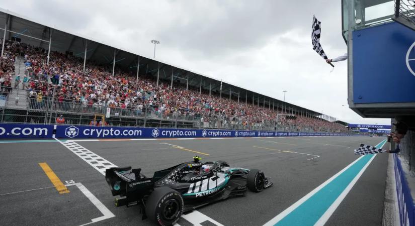 Antonelli történelmi mesterhármast hozott össze az F1-ben, elmaradt az eső Miamiban