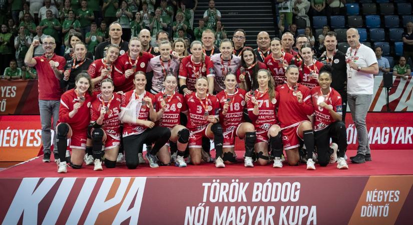Női kézilabda MK: nem bírt a Győrrel, ezüstérmes a DVSC