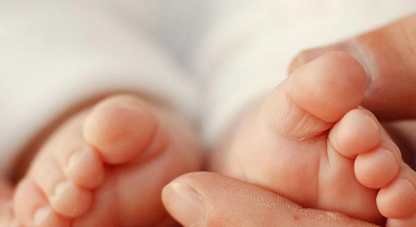 10 ezer méter magasan döntött úgy a kisfiú: világra jön