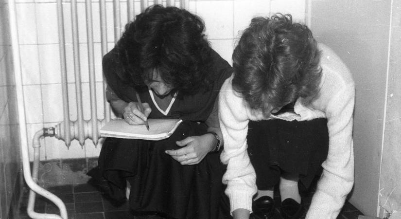 Retró érettségi fényképek: így izgultak a diákok évtizedekkel ezelőtt