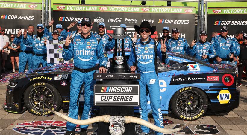 Chase Elliott nyerte a NASCAR Cup kaotikus, texasi futamát
