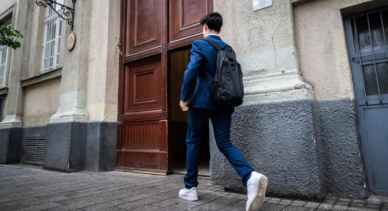 Pár óra múlva magyar nyelv és irodalommal indul az érettségi