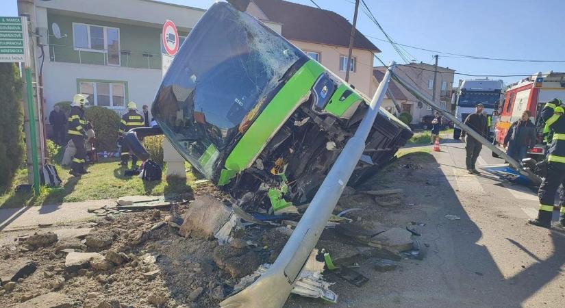 Magyar érintettje is van a dobronyai buszbalesetnek (FOTÓ)
