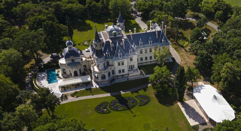 Tovább terjeszkedik az Orbán család tájépítésze a törvény adta állami megbízásból