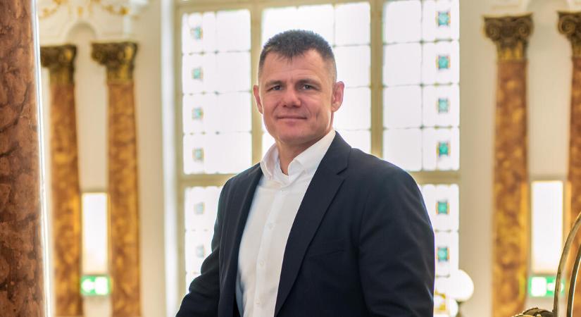 Magyarországon inkább a meglévő vagyonok mérete, és nem a vagyonosok száma bővül – Interjú