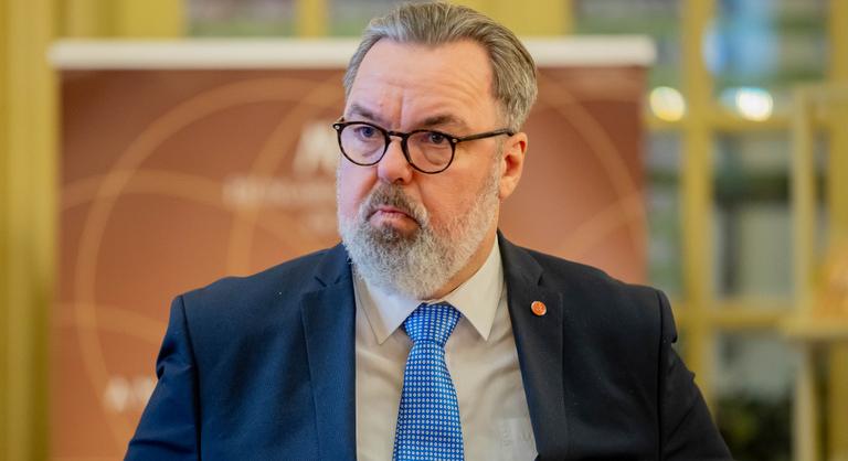 L. Simon Lászlót is sokkolta az NKA-s osztogatás, éles kritikát fogalmazott meg Hankó Balázzsal szemben