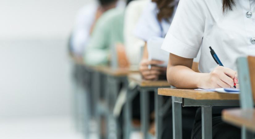 Elrajtolt az érettségi: több mint 148 ezer diák vizsgázik országszerte