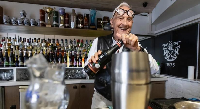 Dezső az ország legidősebb bártendere - Robert De Nirónak és Bruce Willisnek is keverte a koktélt