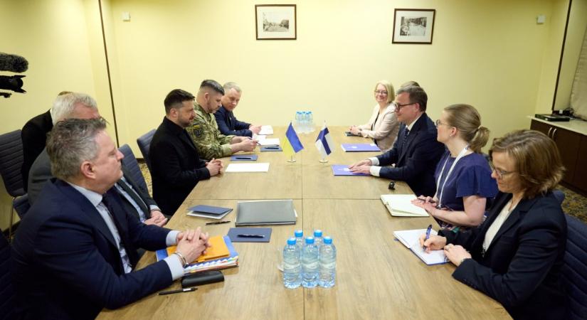 Zelenszkij és a finn miniszterelnök megvitatta az ukrán légvédelem megerősítését és az új segélycsomagot