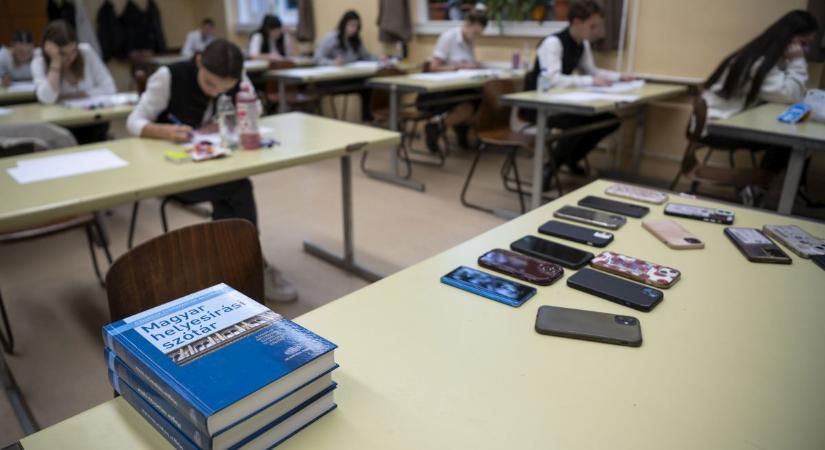 Új és nehezebb lett a magyarérettségi: 9-től kell drukkolni