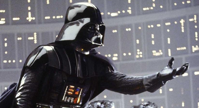 A LEGO piacra dob egy közel 30 centiméter magas Darth Vader-figurát, amit természetesen nekünk is kell összerakni