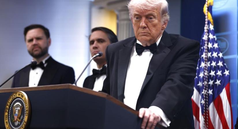 Donald Trump népszerűsége a padlón: az amerikaiak többsége szerint az elnök nem megbízható és nem őszinte