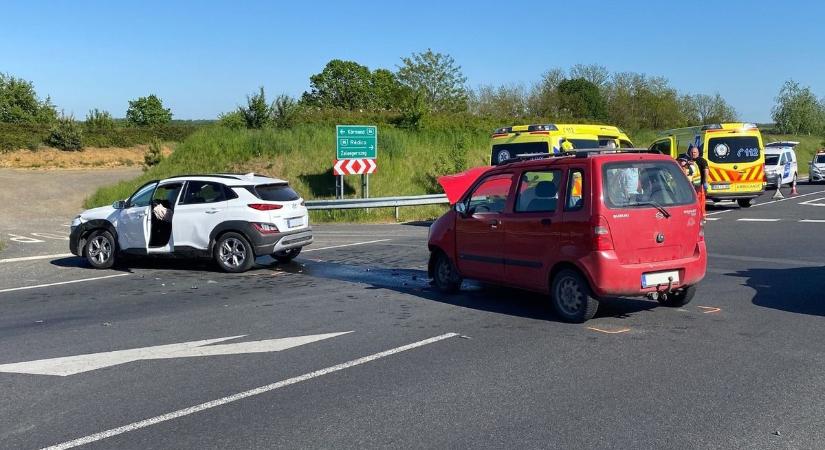 Újabb tragédia Zalában, rosszullét miatt hajthatott az oszlopnak a férfi