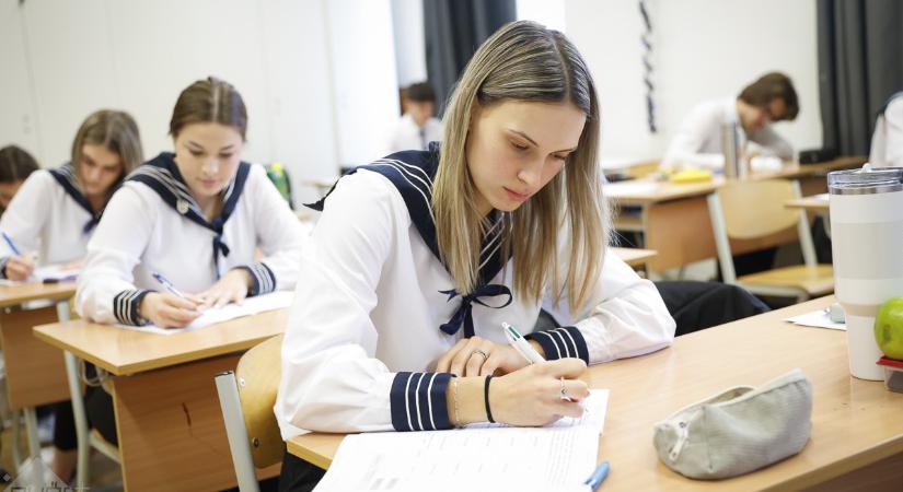 Kilenc órától kell drukkolni – Nehezebb lett a magyarérettségi