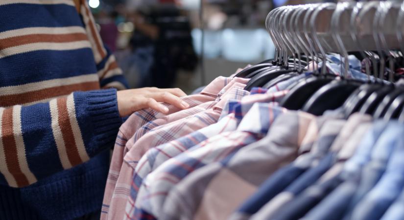 Ruhavizsgálatot indított a fogyasztóvédelem: minden ötödik termék megbukott a teszteken – rákkeltő anyag a textileken