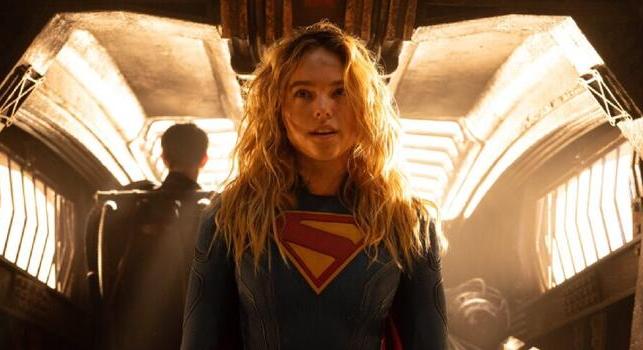 Nem vesztegeti az időt, feszes játékidővel jön a Supergirl